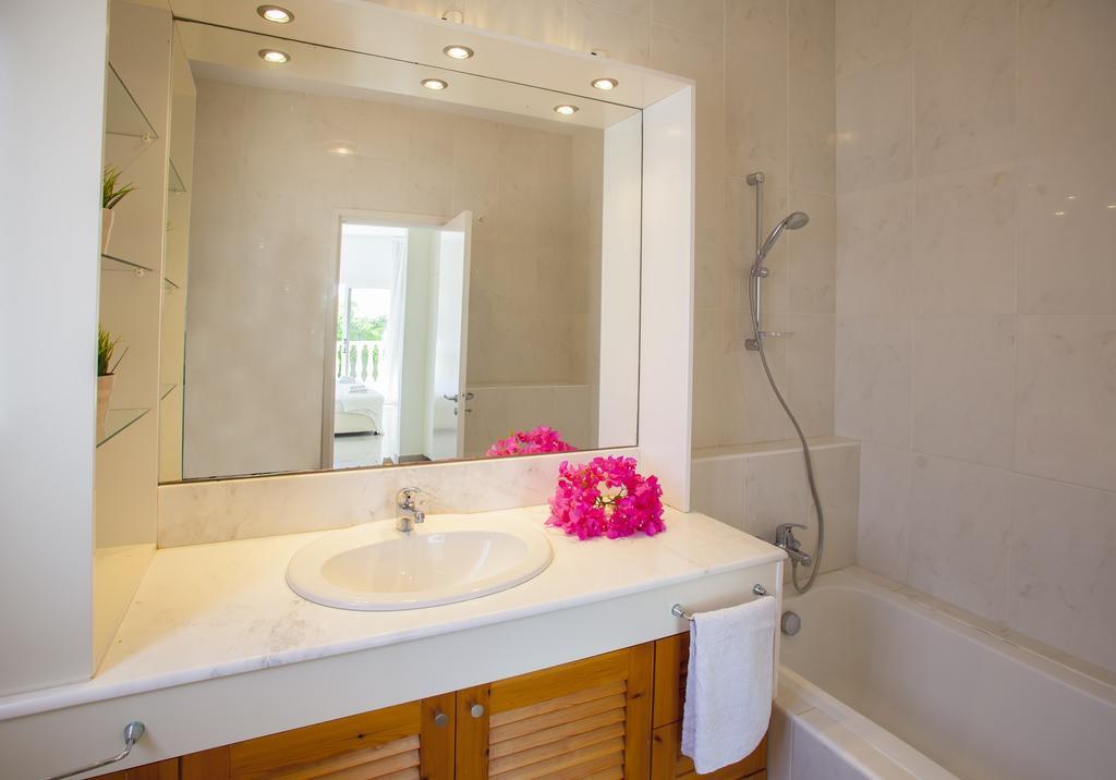 Meneou Beachfront Villa Sunset Perivolia Room photo