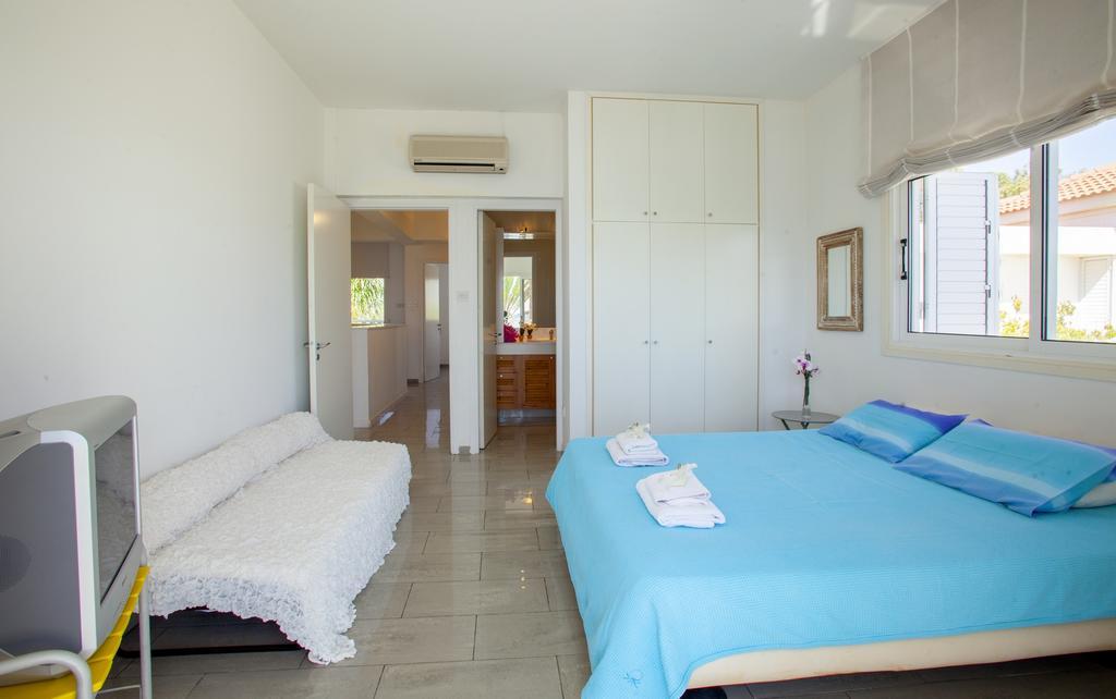 Meneou Beachfront Villa Sunset Perivolia Room photo